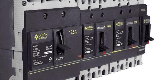 Автоматический выключатель АЕ 2066 МТ-400 160А (с доп. контактом) Автоматический выключатель АЕ 2066 МТ-400 160А (с доп. контактом)