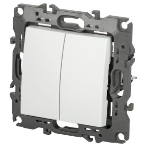 Переключатель ЭРА Серия 12 12-1106-01М двойной, 10АХ-250В, белый матовый Переключатель ЭРА Серия 12 12-1106-01М двойной, 10АХ-250В, белый матовый