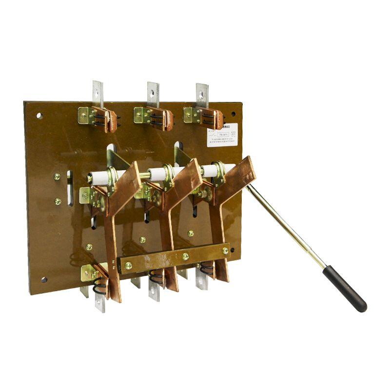 Переключатель ПБ-36 630А на текстолите, с дугогасительными камерами Переключатель ПБ-36 630А на текстолите, с дугогасительными камерами