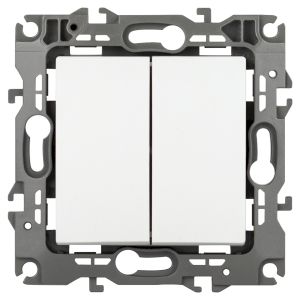 Переключатель перекрестный ЭРА Серия 12 12-1112-01М двойной, 10АХ-250В, белый матовый Переключатель перекрестный ЭРА Серия 12 12-1112-01М двойной, 10АХ-250В, белый матовый