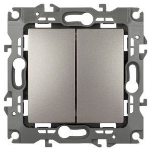 Переключатель перекрестный ЭРА Серия 12 12-1112-16 двойной, 10АХ-250В, титан Переключатель перекрестный ЭРА Серия 12 12-1112-16 двойной, 10АХ-250В, титан