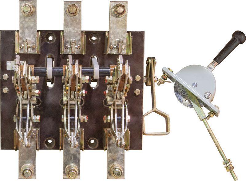 Переключатель ППБ-31 100А, перекл., боков. с выносом на передн. панель Переключатель ППБ-31 100А, перекл., боков. с выносом на передн. панель