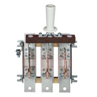 Разъединитель РЕ 19-39-31110-00 УХЛ3 630А центральная рукоятка Разъединитель РЕ 19-39-31110-00 УХЛ3 630А центральная рукоятка