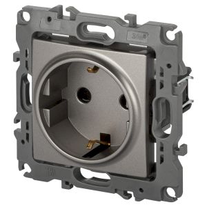 Розетка ЭРА Серия 12 12-2102-16 , 2P+E Schuko со шторками, 16А-250В, Эра12, титан Розетка ЭРА Серия 12 12-2102-16 , 2P+E Schuko со шторками, 16А-250В, Эра12, титан