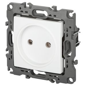 Розетка ЭРА Серия 12 12-2105-01М , 2P, 16А-250В, белый матовый Розетка ЭРА Серия 12 12-2105-01М , 2P, 16А-250В, белый матовый