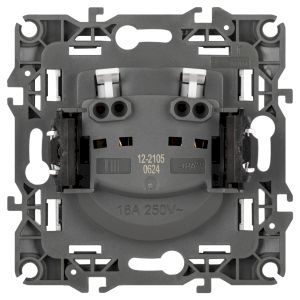 Розетка ЭРА Серия 12 12-2105-01М , 2P, 16А-250В, белый матовый Розетка ЭРА Серия 12 12-2105-01М , 2P, 16А-250В, белый матовый