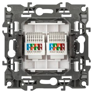 Розетка ЭРА Серия 12 12-3108-01М информационная двойная 2XRJ45, белый матовый Розетка ЭРА Серия 12 12-3108-01М информационная двойная 2XRJ45, белый матовый