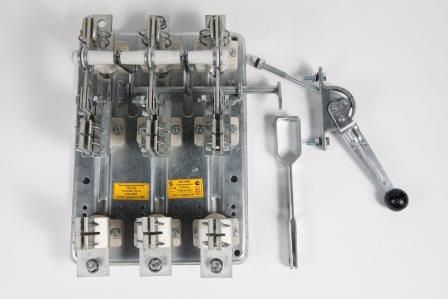 Рубильник РПС-4/1 П 400А без ПН со смещенным приводом, вал 180 мм, правый Рубильник РПС-4/1 П 400А без ПН со смещенным приводом, вал 180 мм, правый