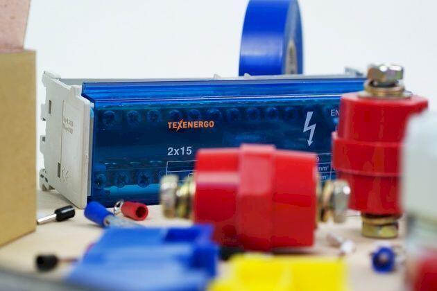 Шина нулевая "N"на DIN-рейку в корпусе 4х 7 групп