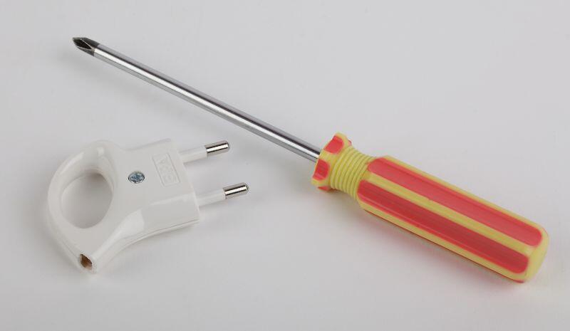 V1 ЭРА Вилка б/з 6A с кольцом непрямой ввод белая (10/200/9600) V1 ЭРА Вилка б/з 6A с кольцом непрямой ввод белая (10/200/9600)