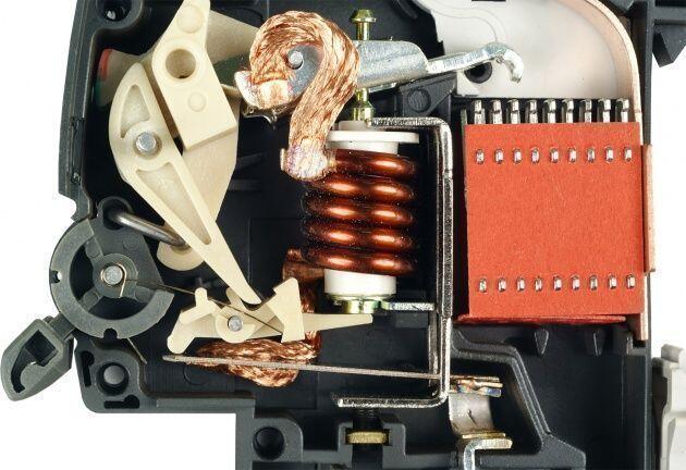 Выключатель автоматический АЕ 1031МТ 10А Выключатель автоматический АЕ 1031МТ 10А